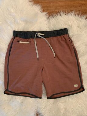 Vuori Men’s Banks Unlined Activewear Shorts Size Medium Marsala Slub V330